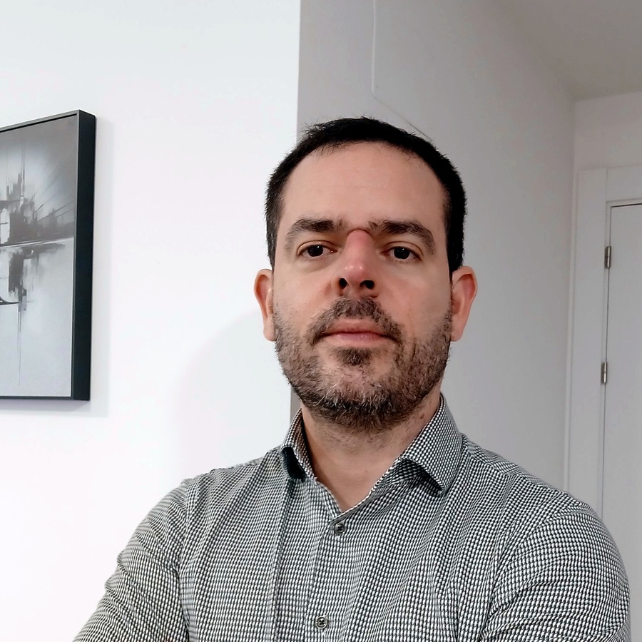 Dr. Abel E. González-Vélez